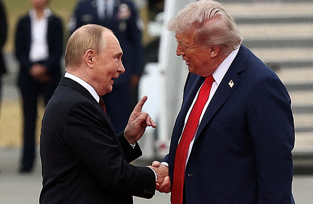 Summit s otazníky. Trump a Putin neřekli na tiskové konferenci vůbec nic