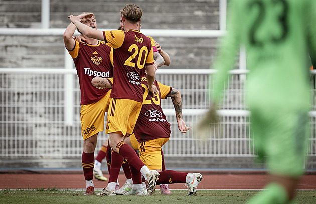 Dukla - Plzeň 2:0, skvělý výkon outsidera, rozhodl Peterka. Trápení hostů pokračuje