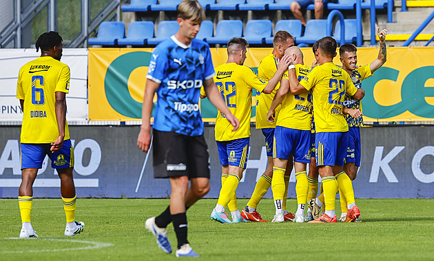 Olomouc - Zlín 0:0, nováček hrál většinu času v deseti, v závěru rozhodl Vašulín