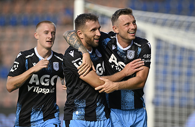 Slovácko - Teplice 2:1, první výhra pro domácí, k obratu jim pomohlo vyloučení