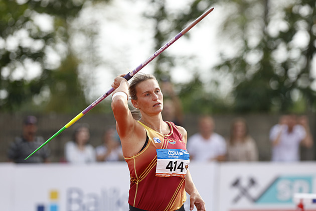 Vítězné odskočení z atletického důchodu. Špotáková triumfovala na MČR družstev