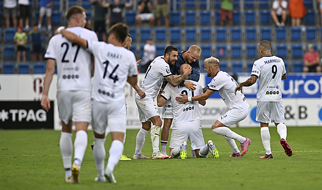 Slovácko - Teplice 2:1, první výhra pro domácí, k obratu jim pomohlo vyloučení
