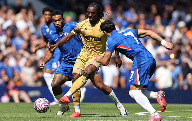 ONLINE: Chelsea bere jen bod, Wood táhl Nottingham. Chystají se United a Arsenal