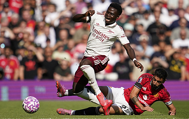 ONLINE: Arsenal vede nad United, Chelsea jen remizovala. Nottingham táhl Wood