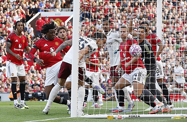 Arsenal vyhrál šlágr s United, Chelsea jen remizovala. Nottingham táhl Wood