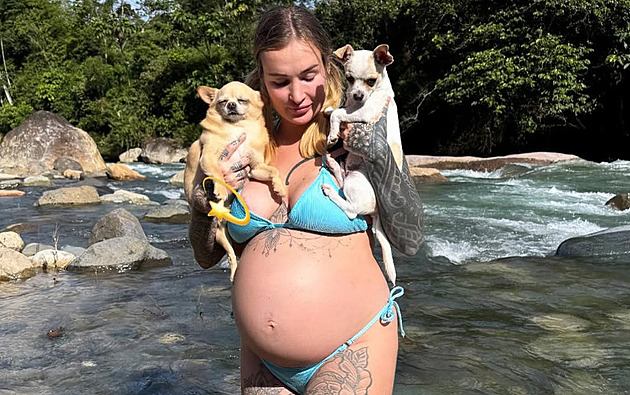 Tabletka, koma, panika na sále. Pornoherečka Daisy Lee měla dramatický porod