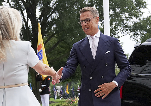 Státníci přijíždějí do Bílého domu. Zelenského podpoří Rutte, Stubb či Macron