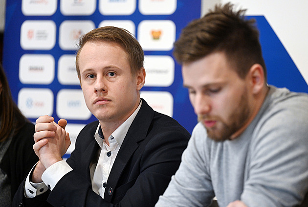 Spory o můstek v Harrachově pokračují. Lyžařský svaz vyloučil šéfa skokanů Háčka
