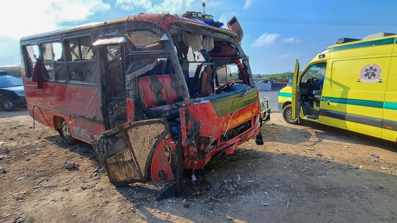 Padesát mrtvých při katastrofické nehodě autobusu. Mířil do Kábulu, nehodu má na svědomí řidič