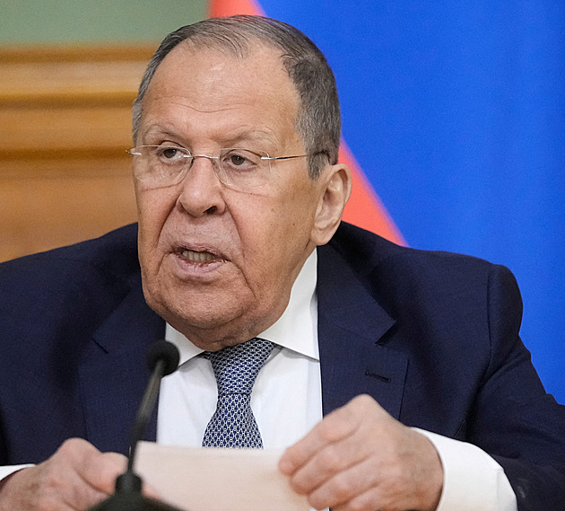 Rusko chce veto nad Ukrajinou. Evropa neslušně ovlivňuje Trumpa, zlobí se Lavrov