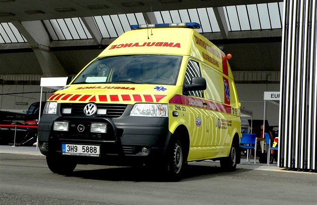 D5 před Prahou stála. Bourala dvě nákladní auta, jeden z řidičů se zranil