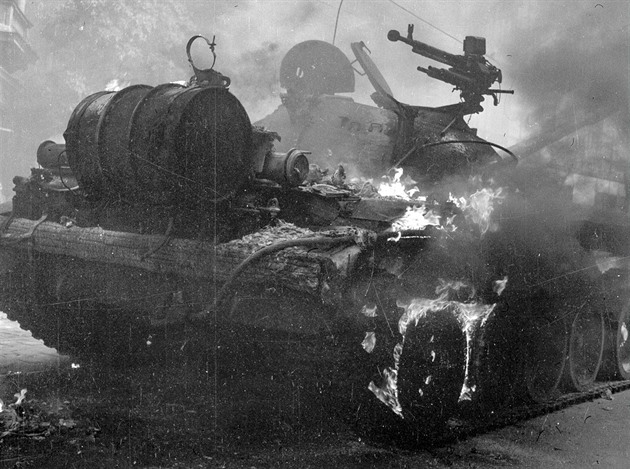 Šestnáctiletý student zachytil invazi 1968. Snímky ležely 50. let v šuplíku