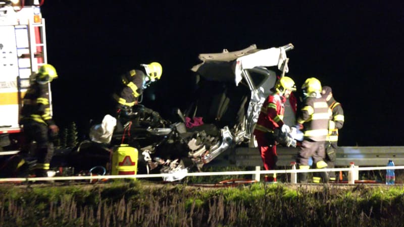 Srdceryvné loučení s oběťmi tragédie u Brezna: Markovu rakev doprovodila plačící nevěsta