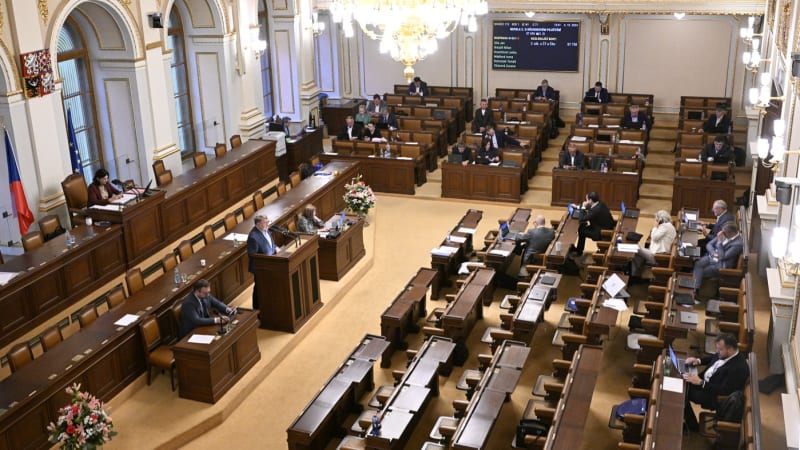 Tahanice o rozpočet: Babiš hrozí trestním oznámením. Už je to na další vládě, hájí se Fiala