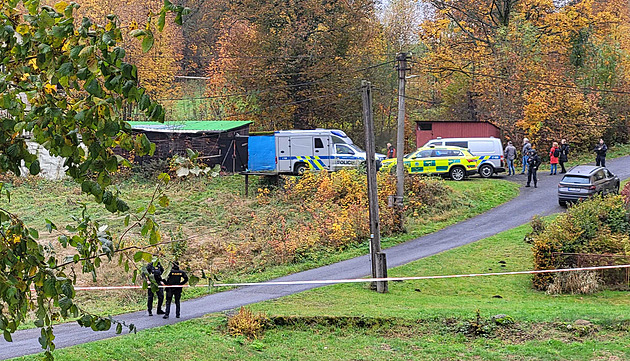 Střelba poblíž školy ve Smržovce. Dva mrtví a jeden těžce zraněný