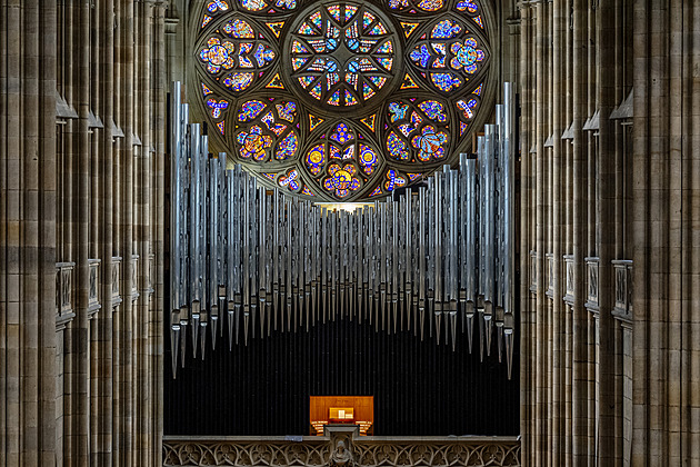 OBRAZEM: Specialisté tónují tisíce píšťal nových varhan v katedrále svatého Víta