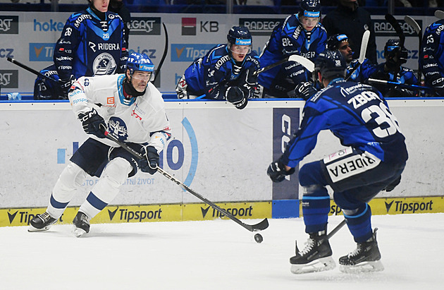 ONLINE: Kladno i Vary zvyšují vedení, Liberec drtí Pardubice, Kometa prohrává