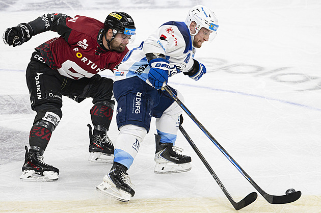 ONLINE: Za Spartu podruhé pálí Pysyk, Třinec vede v Liberci. Kladno snižuje