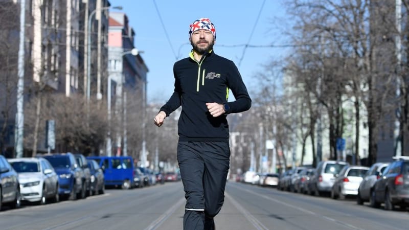 Vpřed mě žene strach, říká Čech, který s Bechtěrevem a po embolii vítězí i v závodech na 270 km