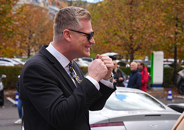 Je otevřeně rasistický už roky. Muž, který zachytil Turkovy příspěvky, odhalil identitu