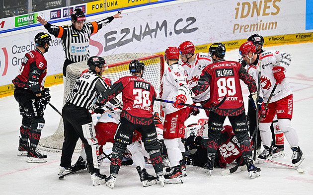 ONLINE: Třinecký gól na Spartě odvolán, Olomouc vyrovnala, Hradec vyhrál