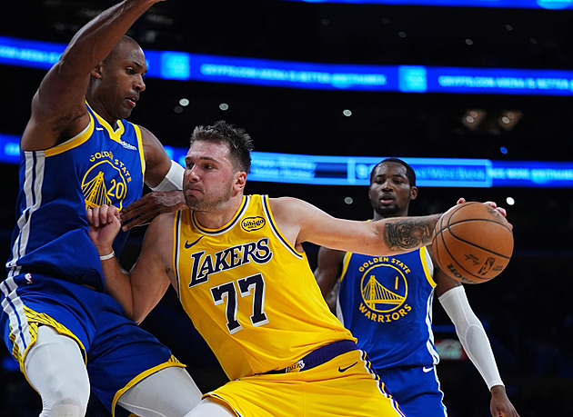 Dončič začal sezonu NBA parádně, ale Lakers padli. Šampioni udolali rivala