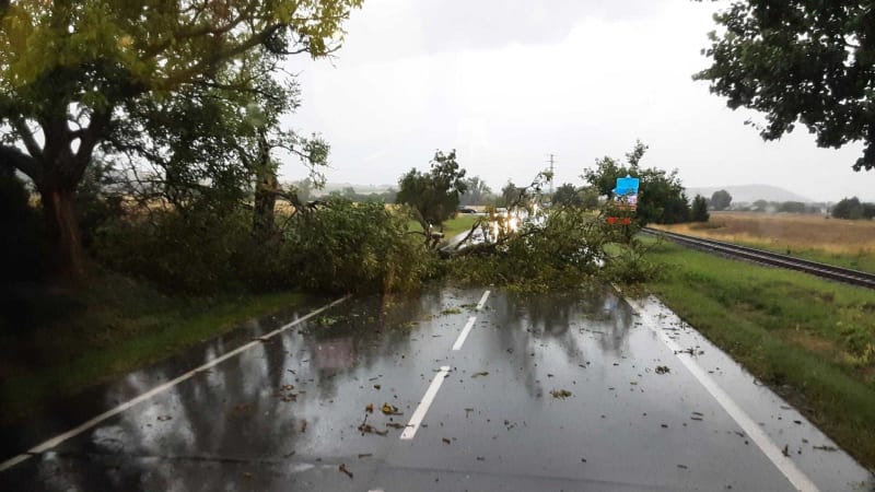 Bombogeneze vpadne do Evropy. Hrozí ničivé orkány a záplavy, varují experti