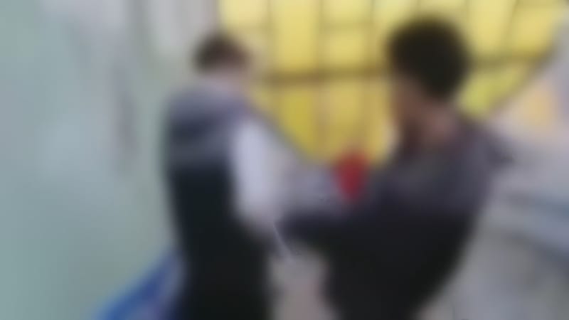 Brutální napadení školáka v Ostravě: Útok odnesl otřesem mozku, záběry matku rozplakaly