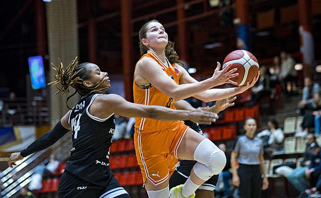 Dvě brněnské výhry v Eurocupu, zářily Galíčková a Wadouxová. Chomutov padl