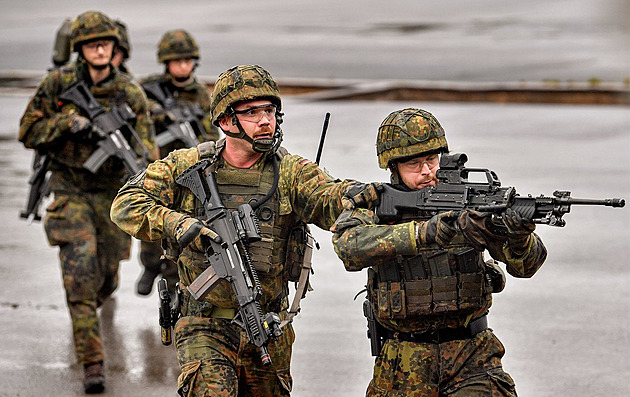 Cvičení v Bavorsku skončilo fraškou,  vojáci a policisté po sobě stříleli