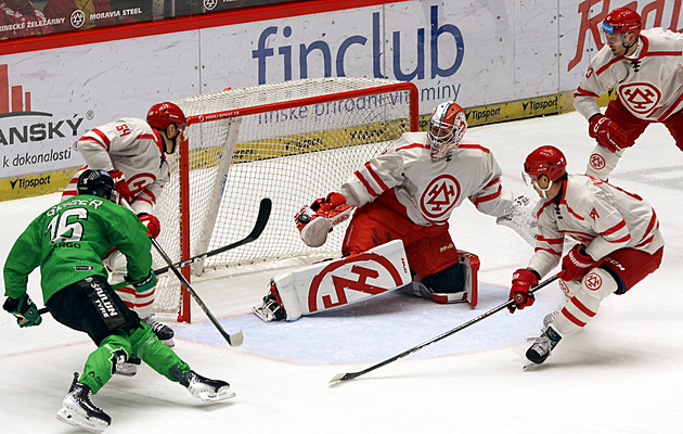 ONLINE: Lídr z Třince slaví, Kometa vede. Sparta otáčí, poslední Litvínov snižuje
