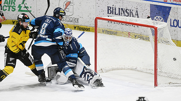 ONLINE: Litvínov konečně vyhrál, Kometa dominuje. Sparta ztrácí, lídr z Třince slaví