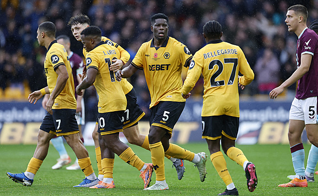 ONLINE: Krejčí asistoval, Wolves schytali ránu v závěru. Arsenal si upevnil vedení