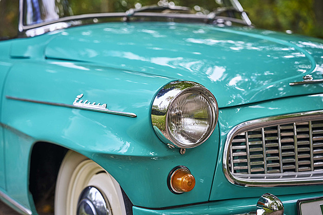 Dědo, kam valíš? Staříci od Škodovky vyrazili na velkou párty ke 130 letům