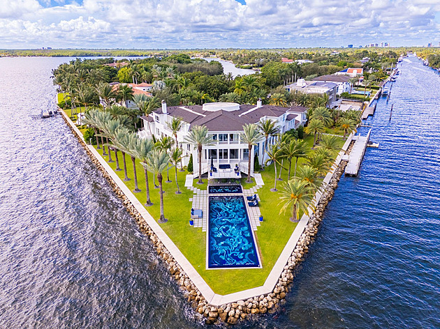 Hudebník The Weeknd koupil palác v Miami. Zaplatil rekordní cenu 1,15 miliardy