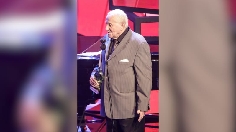 Zemřel herec a rozhlasový režisér Hrabinský. Srazila ho tramvaj