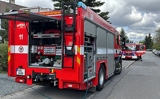 Při požáru na Brněnsku zemřel starší muž, dům byl po střechu plný harampádí