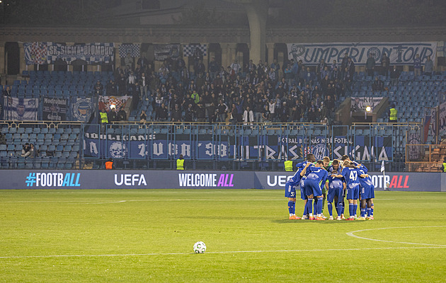 Létaly popelnice i sedačky. Sigma divočinu zvládla. Takhle presují stále? Divil se Noah