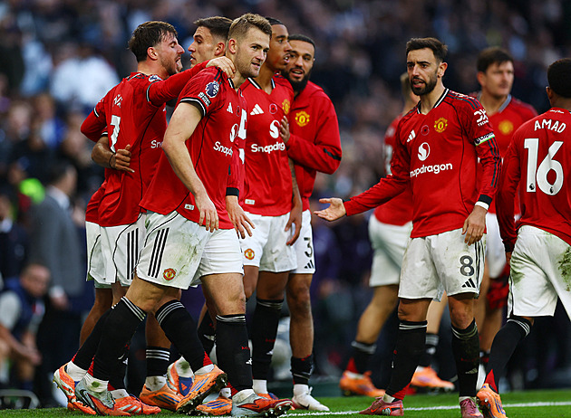 ONLINE: United v závěru zachránili remízu, do akce jde West Ham, Souček na lavičce