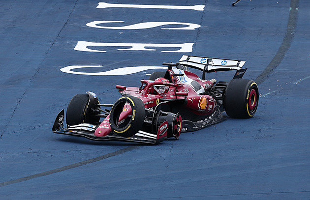 ONLINE: Bláznivý závod v Brazílii. Piastri se propadl, vede Norris. Obě Ferrari končí