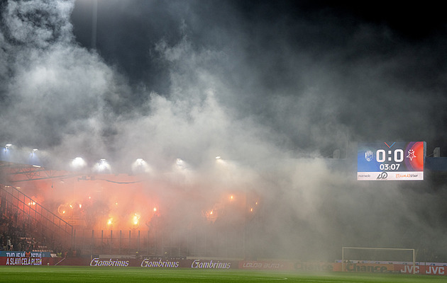 ONLINE: Plzeň - Slavia 0:1, po přerušení už se hraje, skóre otevírá Sanyang