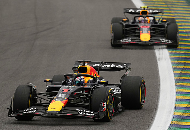 ONLINE: Drama v Brazílii vrcholí.  Najednou vede Verstappen, Norris ho začíná nahánět