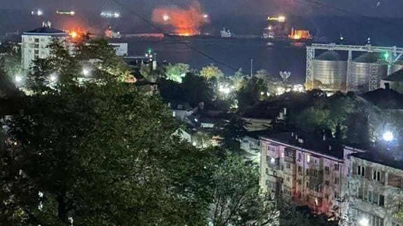 Noční výbuchy v Rusku: Drony zasáhly přístav i významný železniční uzel, ukazují záběry