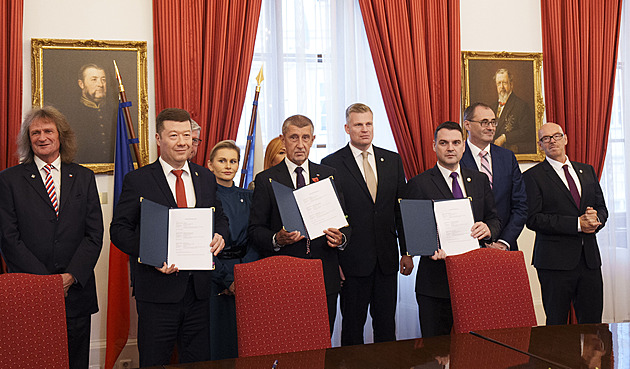 Prezidentovy požadavky už řeší špičky nové koalice. Kritika zní od SPD i Motoristů