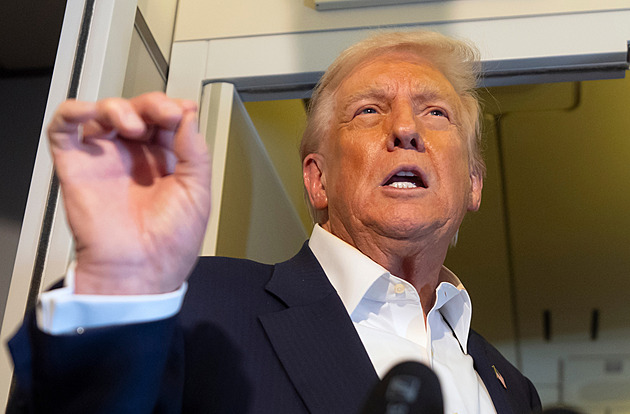 Ticho, ty prasátko, řekl Trump neodbytné novinářce na otázky o Epsteinovi