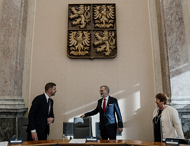 Končící vláda má jednat o miliardách pro školství, chybí pro nepedagogy