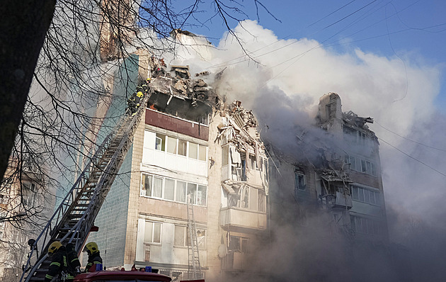 Rusko zabíjelo na západě Ukrajiny. Polsko uzavřelo letiště, vyslalo stíhačky