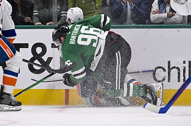 Ošklivý faul v NHL, kouč vyhrožoval hvězdě soupeře: Až se potkáme příště, nedohraješ