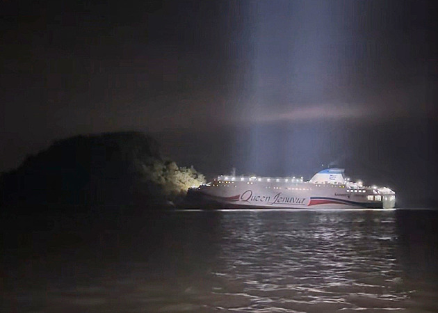 Trajekt s bezmála 300 lidmi narazil v Koreji do skály, při záchraně zasahuje i armáda