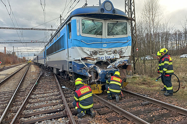 Provoz byl omezen na jednu kolej, rychlík měl počkat. Co předcházelo srážce u Zlivi
